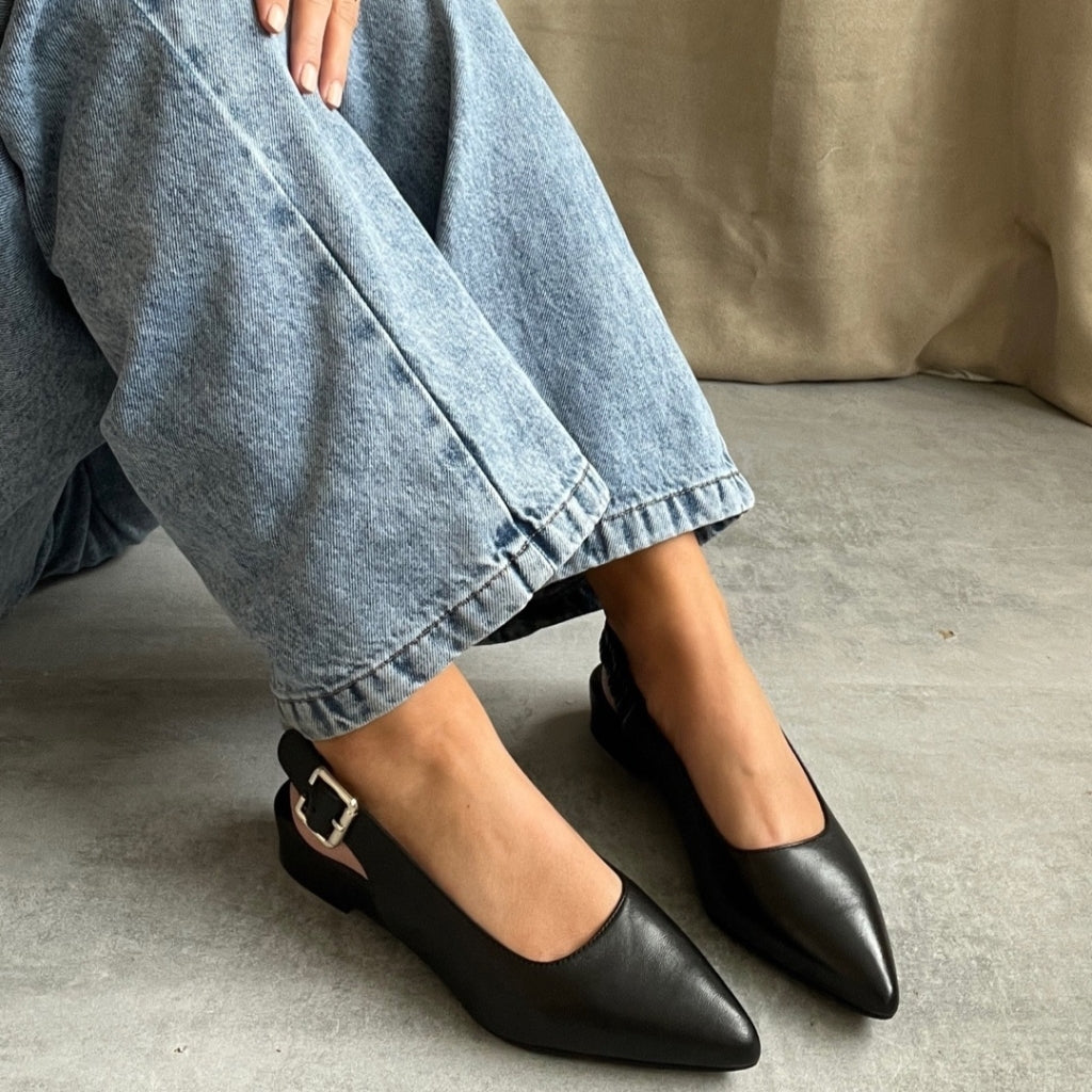 IS IT LOVE BLACK –