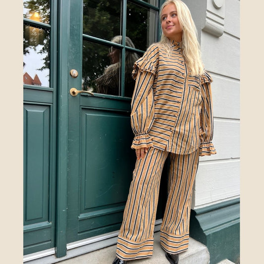 STORIES FROM THE ATELIER by COPENHAGENSHOES WHEN YOU LISTEN TOP SHIRT 0896 GOLDEN STRIPES