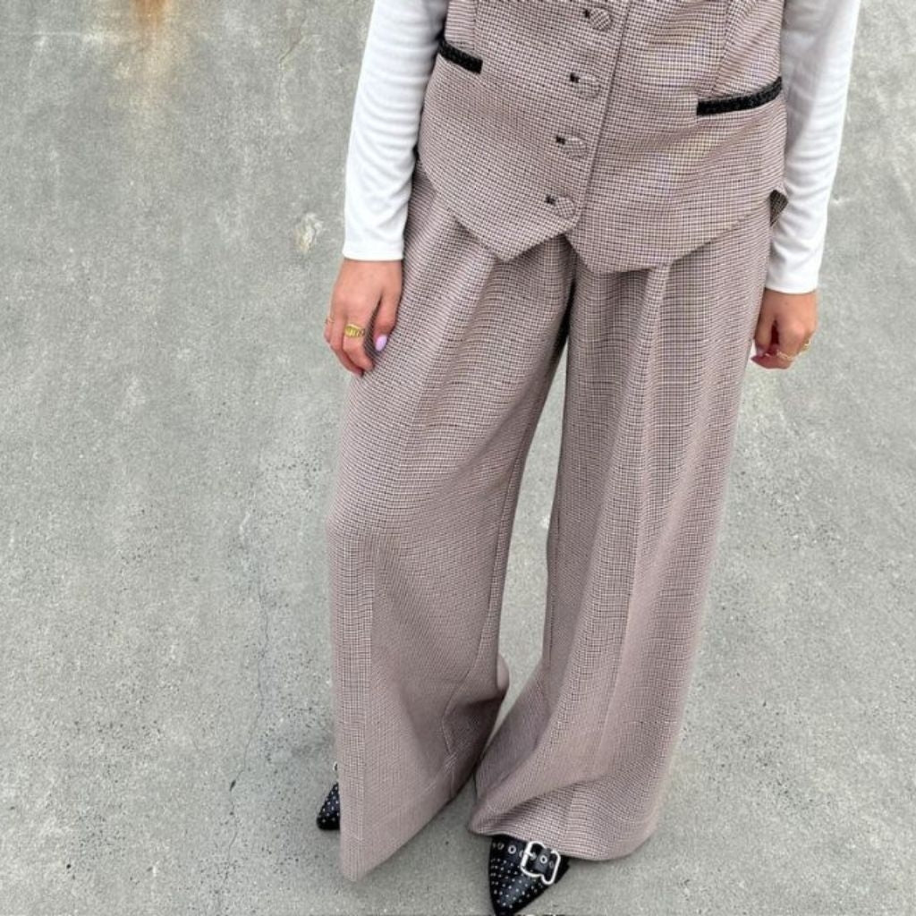 STORIES FROM THE ATELIER by COPENHAGENSHOES AS MAGIC PANTS PANTS 902 SAND CHECK