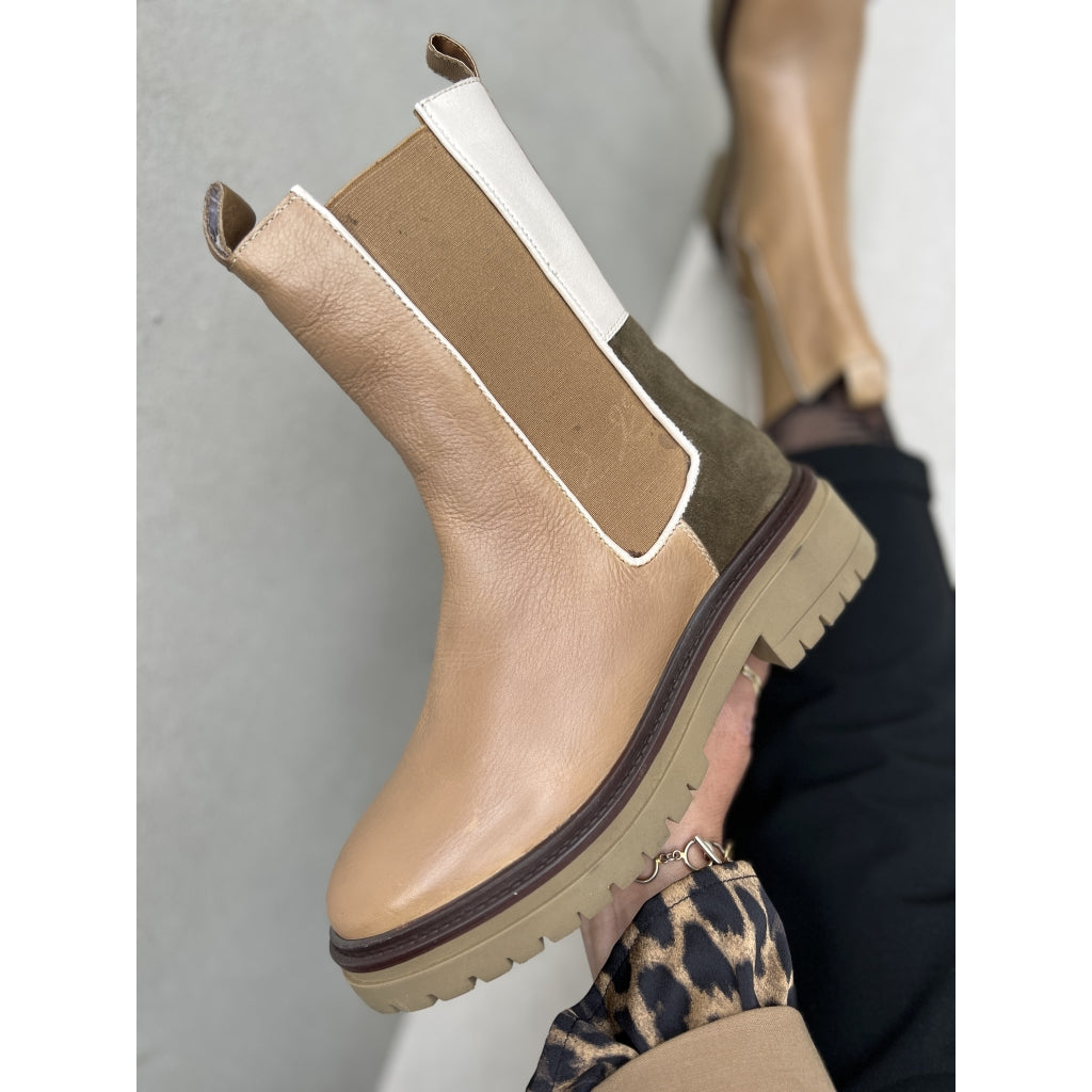 COPENHAGEN SHOES BEVERLY BOOT CAMEL Boots 0138 CAMEL