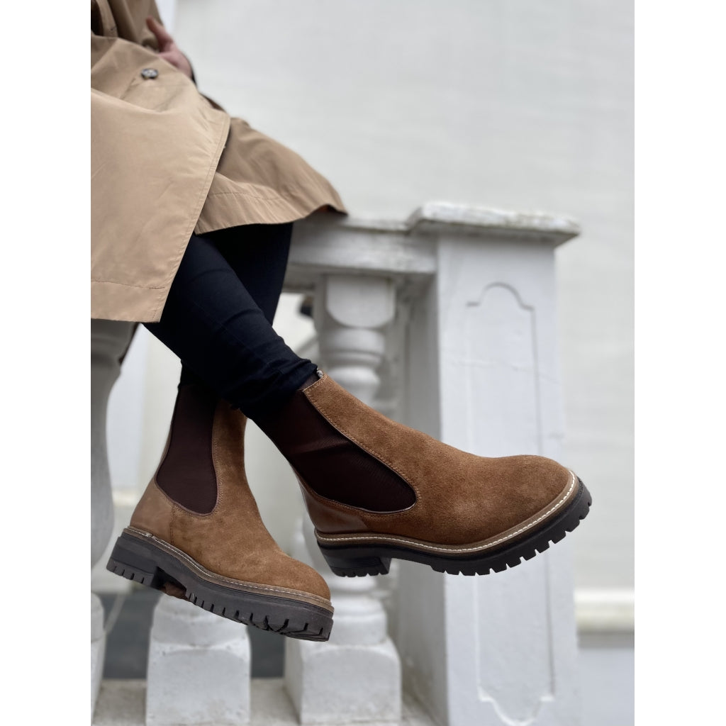COPENHAGEN SHOES FALL 21 Suede Boots 112 Cognac