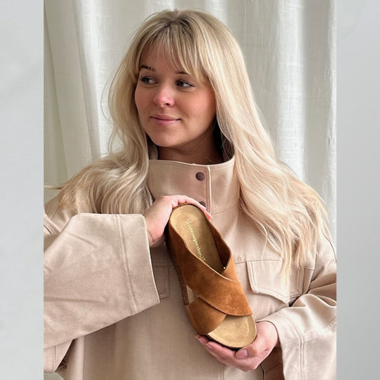 COPENHAGEN SHOES FRANCES 23 Suede Wedge sandals 00067 COGNAC (MARRONE 394)