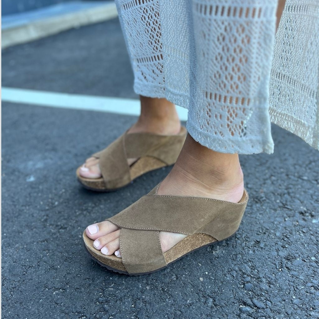 COPENHAGEN SHOES FRANCES 23 Suede Wedge sandals 00075 DARK BEIGE (BEIGE 132BIS)