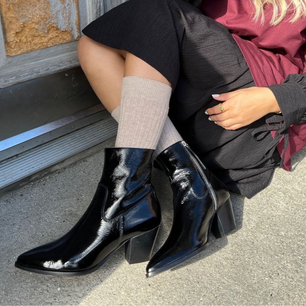 COPENHAGEN SHOES IT'S ALL ABOUT WALKING - PATENT Boots 0011 BLACK PATENT