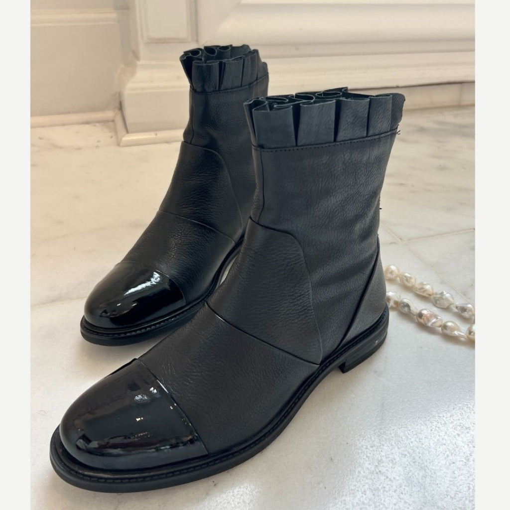 COPENHAGEN SHOES MARGARET Boots 00010 BLACK W/PATENT TOE