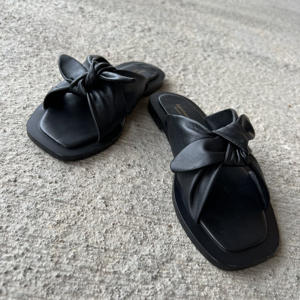 Copenhagen Shoes by Josefine Valentin MILLIONS IN BLACK LEATHER Sandals 0001 BLACK