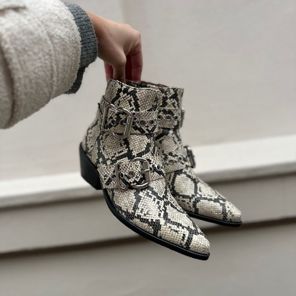 COPENHAGEN SHOES MOVE FOR MORE SN Boots 0094 BLACK/OFF WHITE