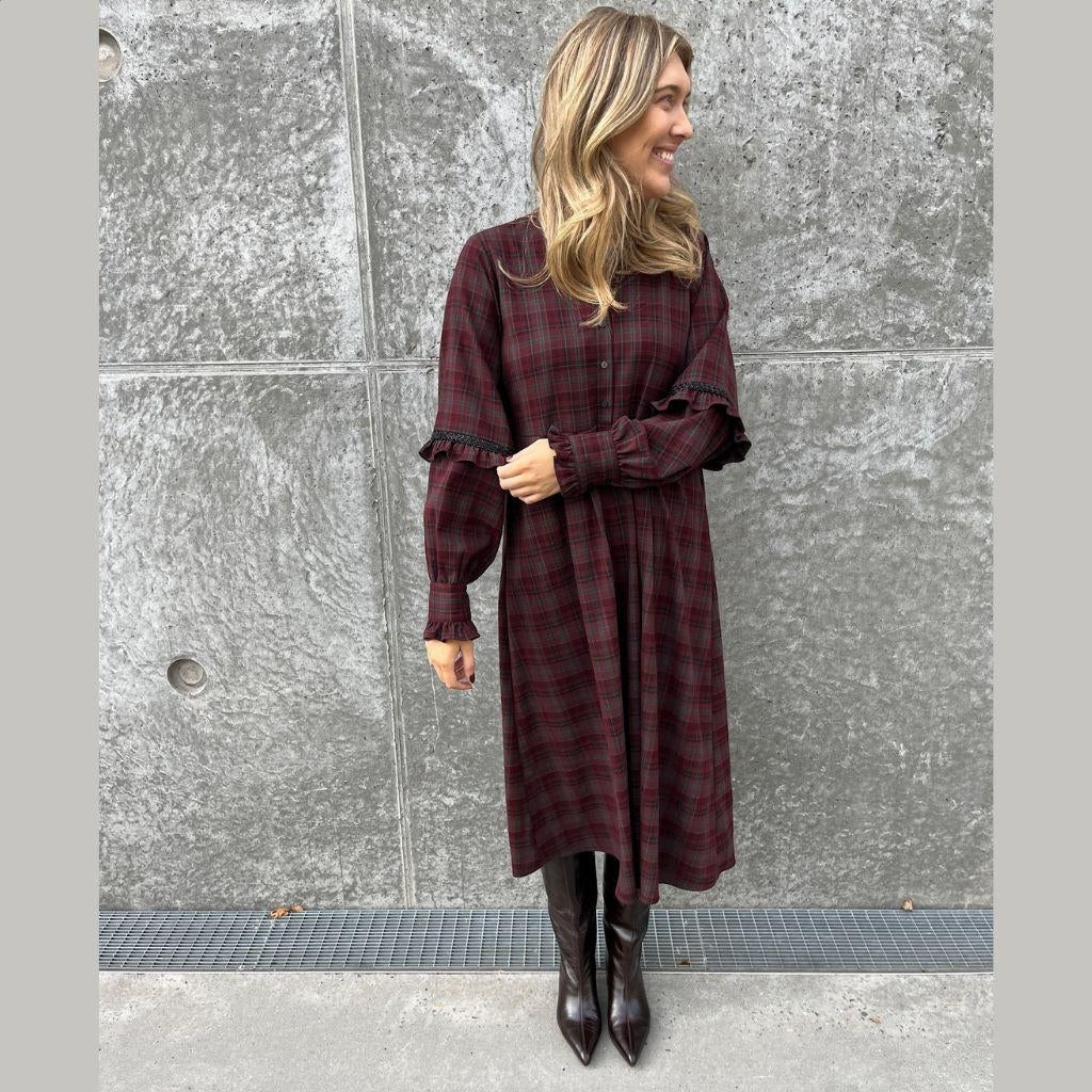STORIES FROM THE ATELIER by COPENHAGENSHOES THE REASON WHY DRESS DRESS 2221 BORDEAUX/GREEN
