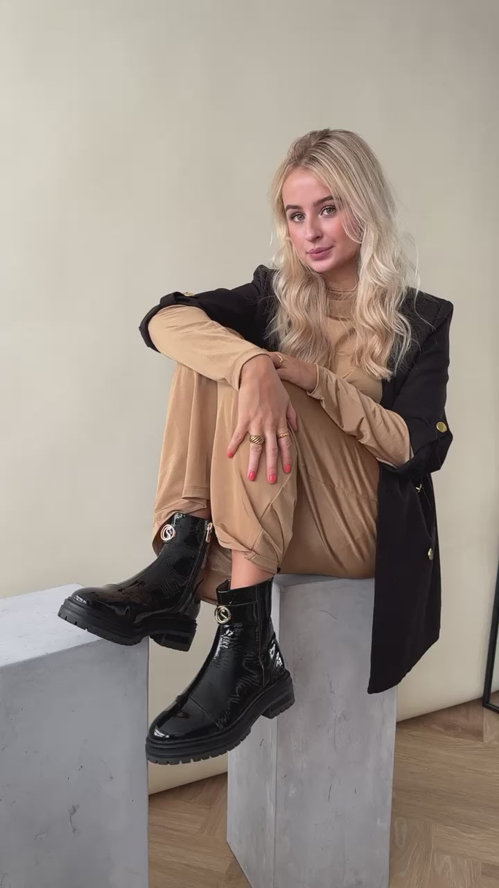 Copenhagen Shoes by Josefine Valentin LADY BOSS PATENT Boots 038 Black patent