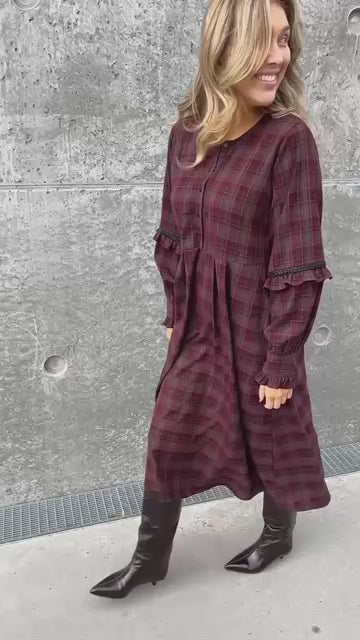 STORIES FROM THE ATELIER by COPENHAGENSHOES THE REASON WHY DRESS DRESS 2221 BORDEAUX/GREEN
