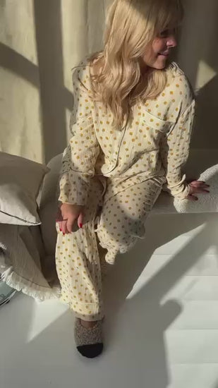 STORIES FROM THE ATELIER by COPENHAGENSHOES PAJAMAS SHIRT 3 SHIRT 02 BEIGE YELLOW BIG FLOWER